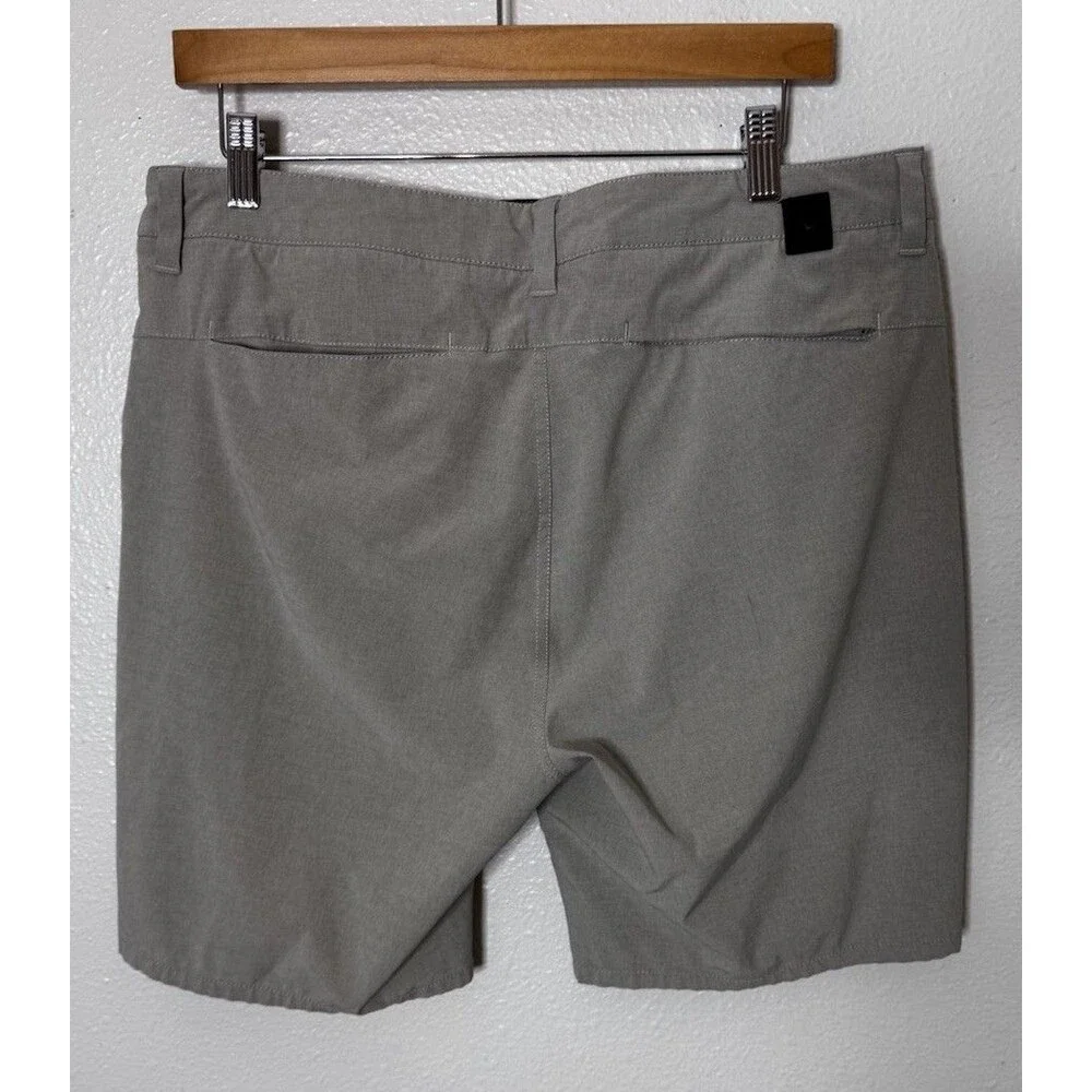 Vuori Fleet Shorts Men Beige Chino Pockets Flat Front Outdoor Size 34